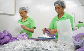 零食企業(yè)與時間賽跑贏取“新鮮度”，自建基地供應(yīng)堅果